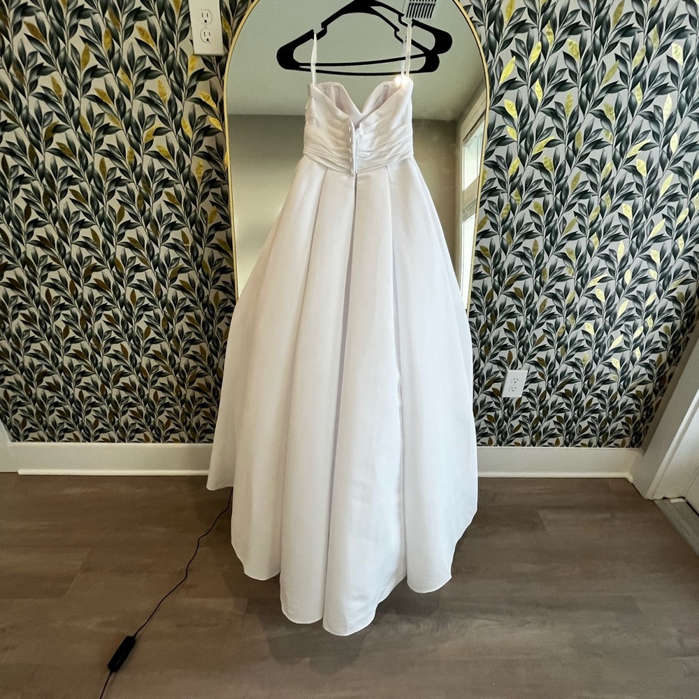 David's Bridal White Strapless Wedding Dress - Picture 4 of 8